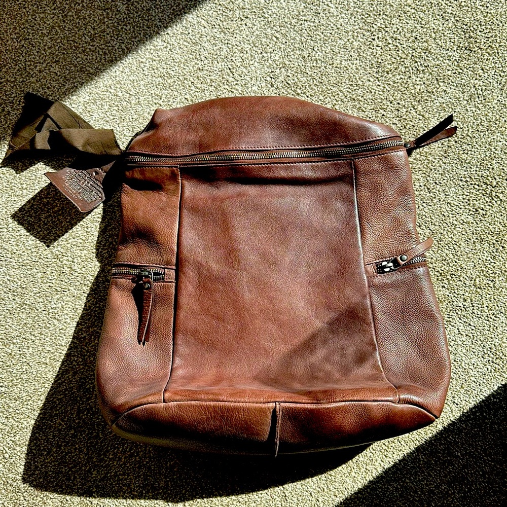 Vilenca, Leather Backpack/Purse in Chocolate. Style 40770. NWOT